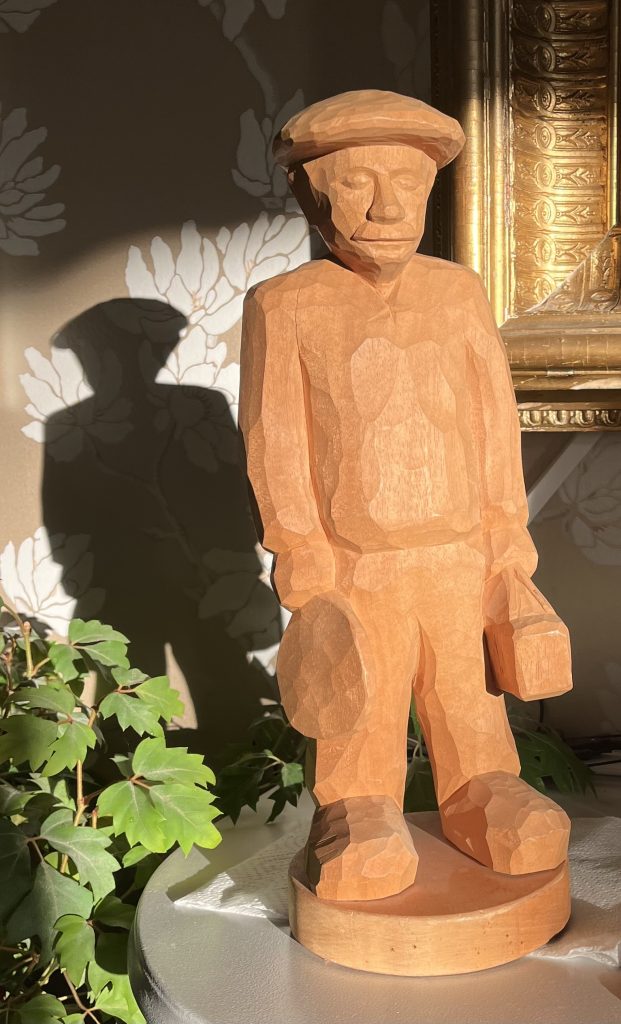 GTKs Glädjespridare - en träskulptur.
